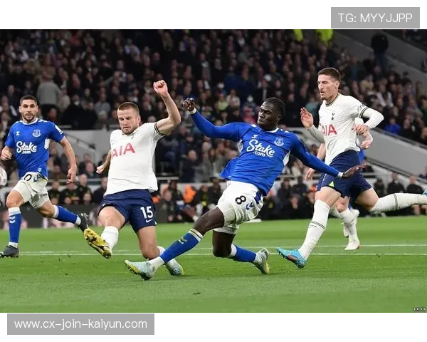 桑德兰势头强劲再现黑马本色埃弗顿危机重重恐再吞失利苦果 桑德兰势头强劲再现黑马本色埃弗顿危机重重恐再吞失利苦果