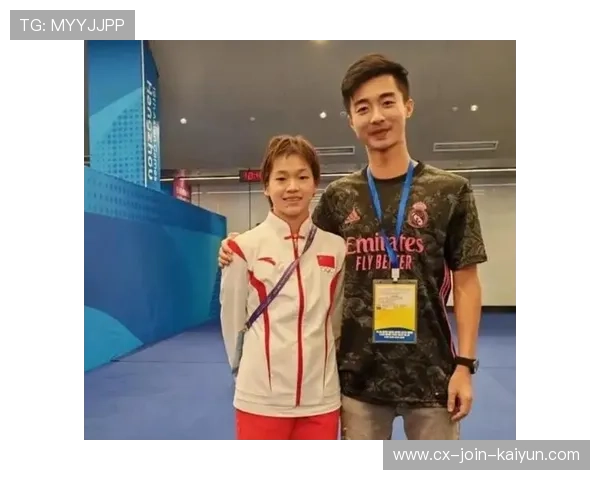 全红婵化身暖心师妹为谢思埸带娃助威现场画面感动无数网友 全红婵化身暖心师妹为谢思埸带娃助威现场画面感动无数网友