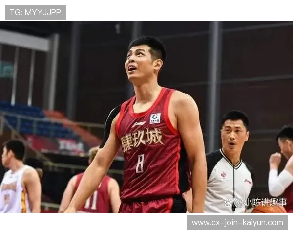 CBA内线强吃三人：极致实力的篮球瞬间盛宴