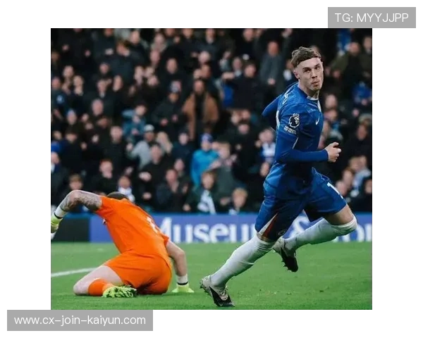 切尔西帕尔默禁区内轻巧卸球后快速劲射破门，成就惊艳时刻