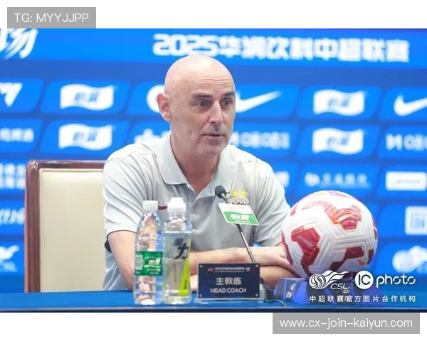 主教练临场换人策略分析成为赛后讨论热点,主教练上场踢球 主教练临场换人策略分析成为赛后讨论热点,主教练上场踢球