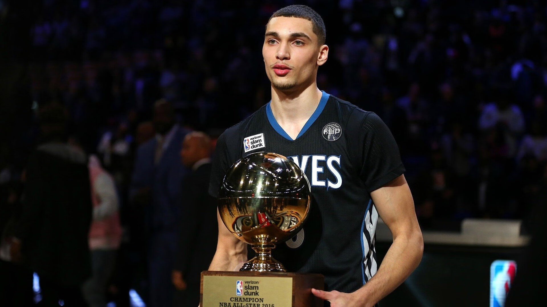 马拉松冠军冲线瞬间刷屏